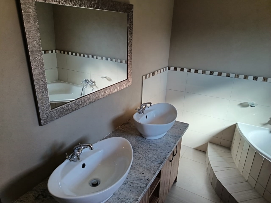 To Let 3 Bedroom Property for Rent in Hillside Free State